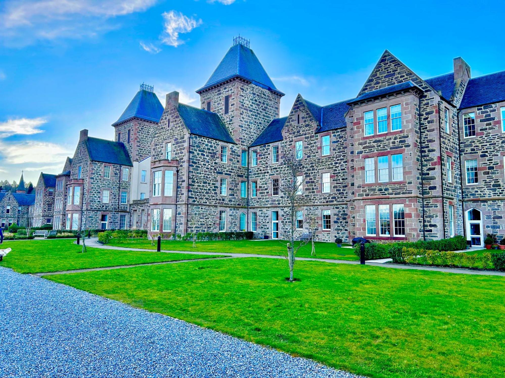 Great Glen Town House, 5 Minute Drive From Town Centre