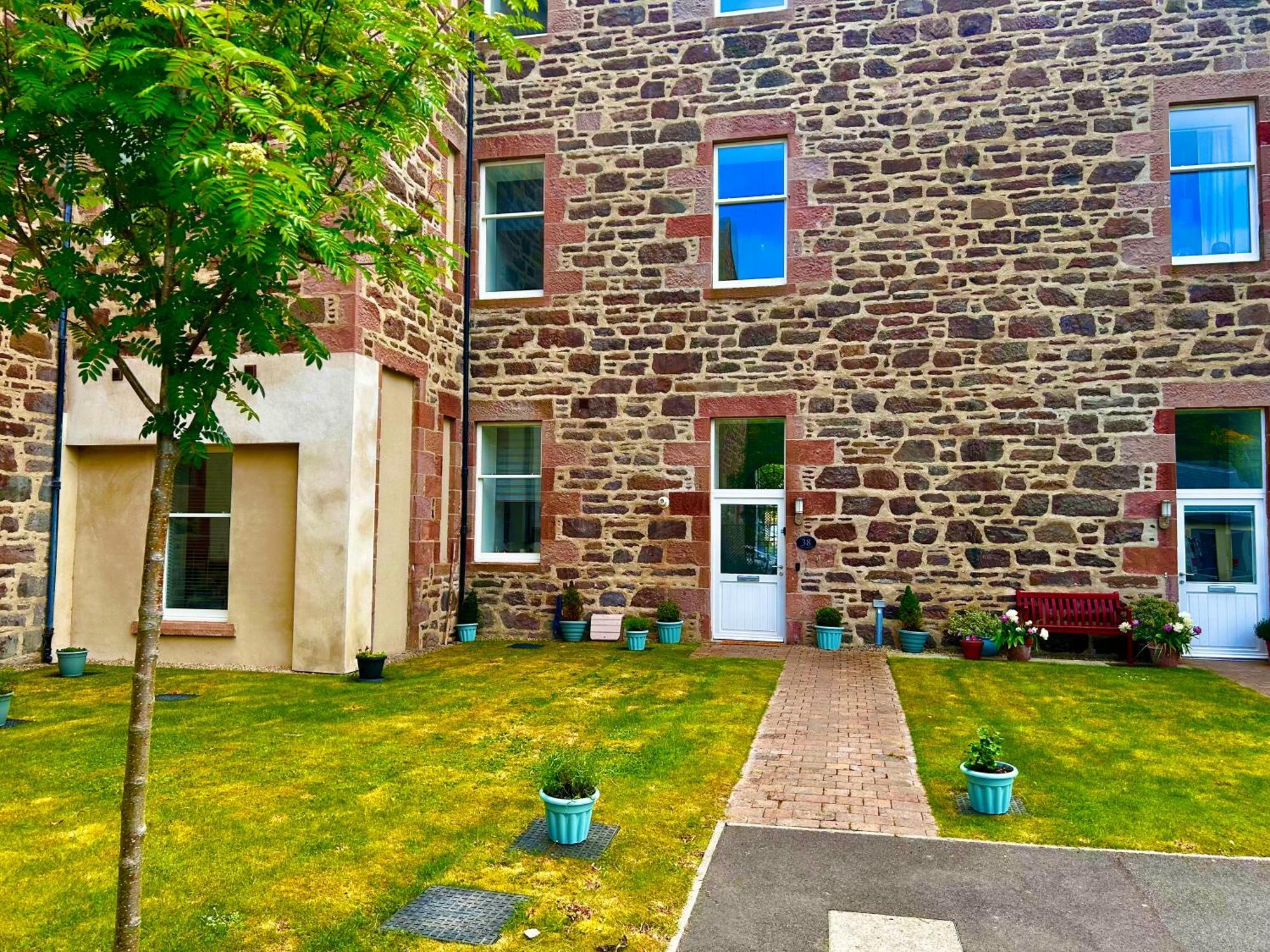Great Glen Town House, 5 Minute Drive From Town Centre
